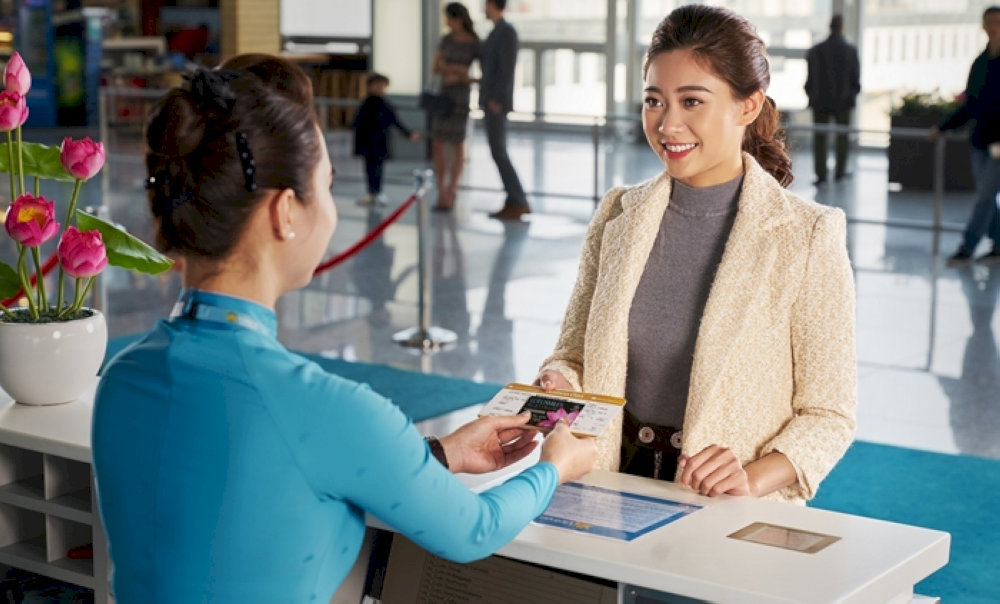 Prepare necessary personal documents when flying from Ho Chi Minh to Hanoi